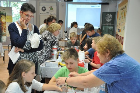 Korszerű természettudományos labor nyílt iskolásoknak a Gazdaság Házában